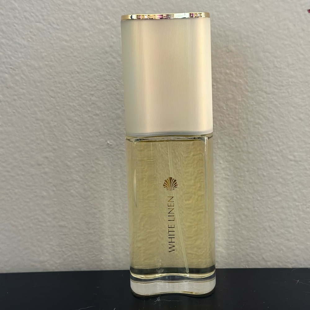 Estée Lauder White Linen perfume